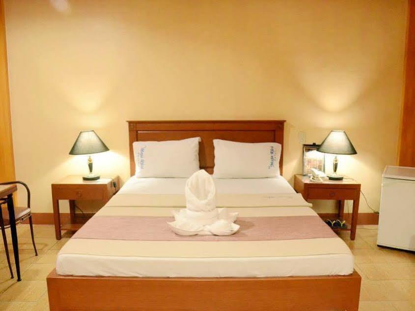 La Maja Rica Hotel Tarlac City Eksteriør billede